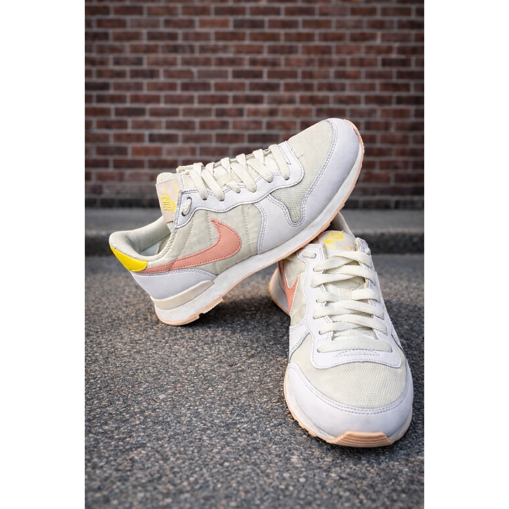 Nike Internationalist Womens 6.5 White Pink Running Casual Sneakers Shoes